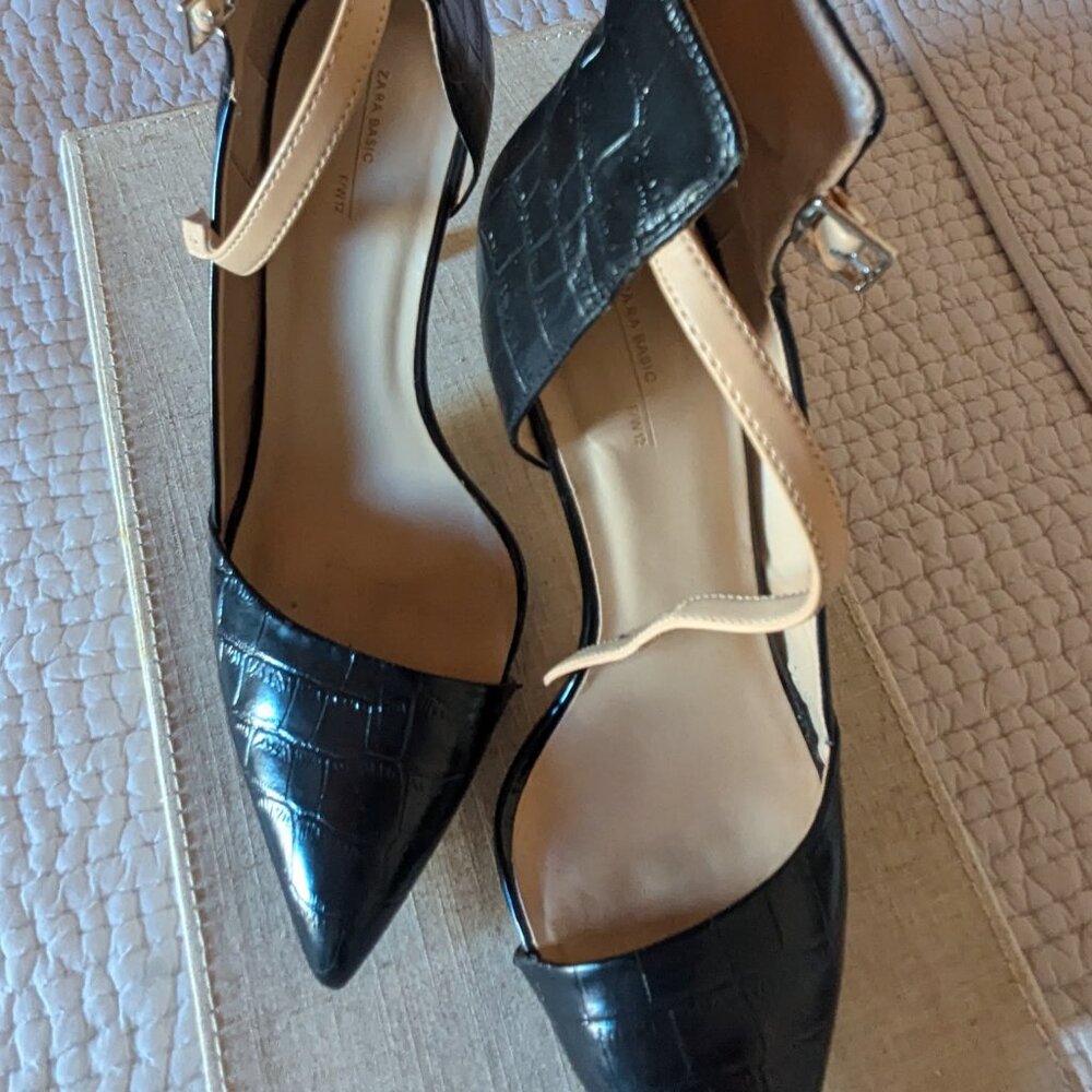 Zara Fall/Winter 2012 - black pointy high heels with ankle strap - Size 40